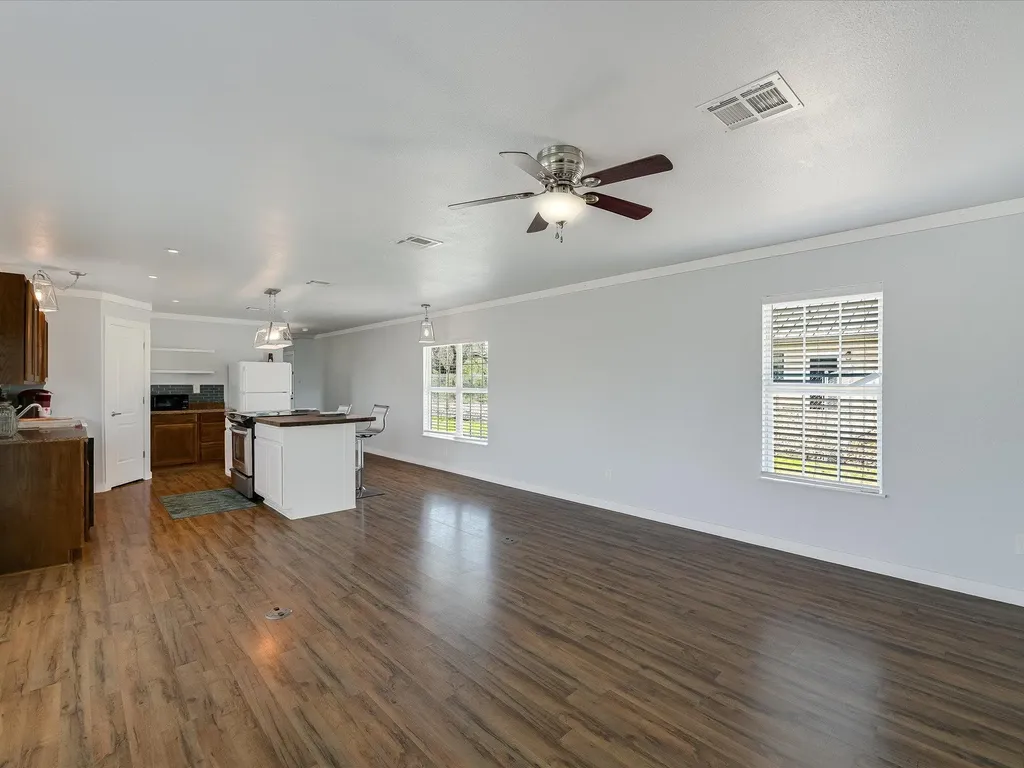 155 Travis Lane Spicewood TX 78669