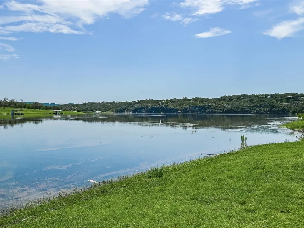 155 Travis Lane Spicewood TX 78669