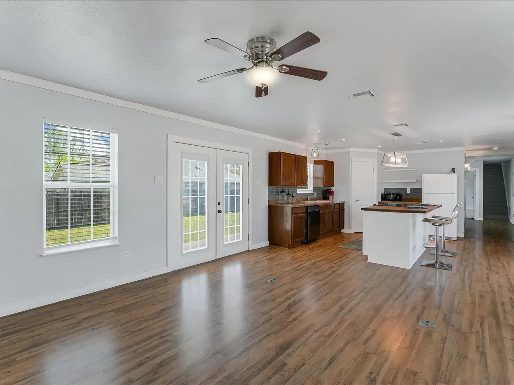 155 Travis Lane Spicewood TX 78669
