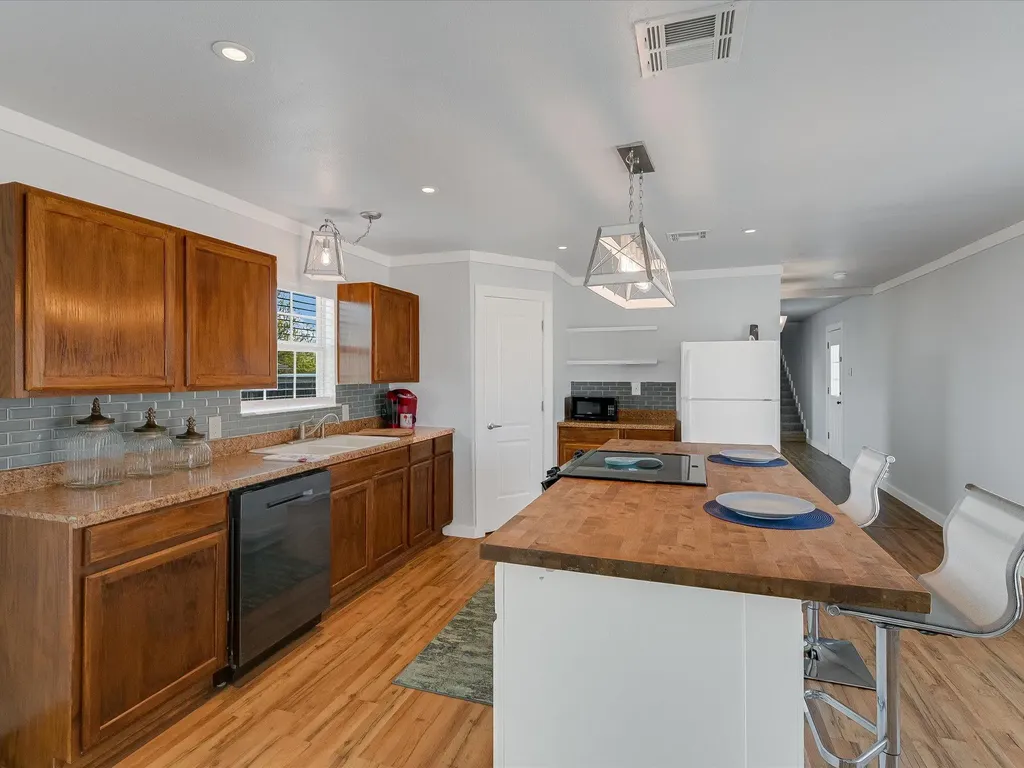 155 Travis Lane Spicewood TX 78669