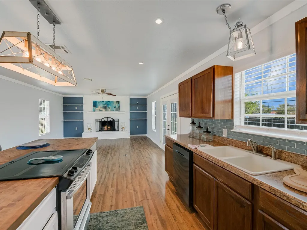 155 Travis Lane Spicewood TX 78669