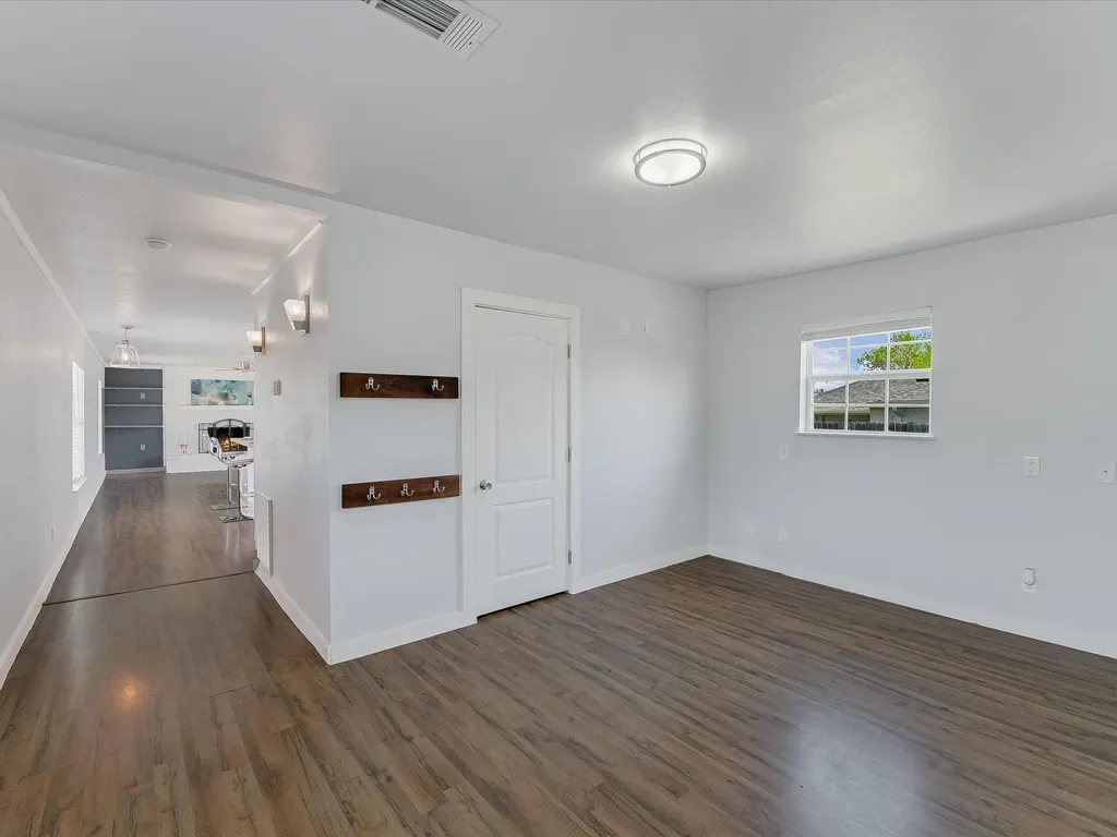 155 Travis Lane Spicewood TX 78669