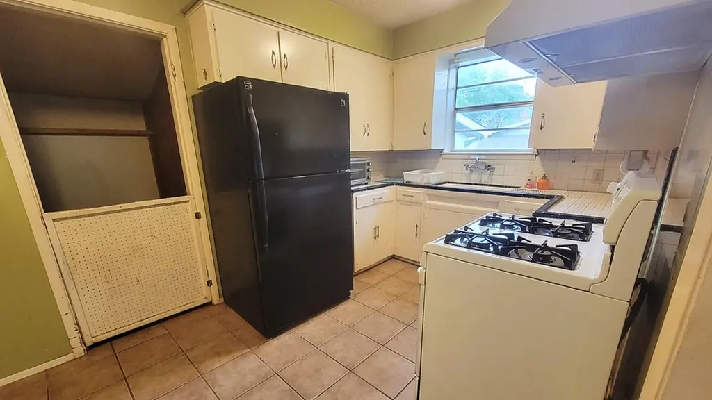 1028 Ellingson Lane Austin TX 78751