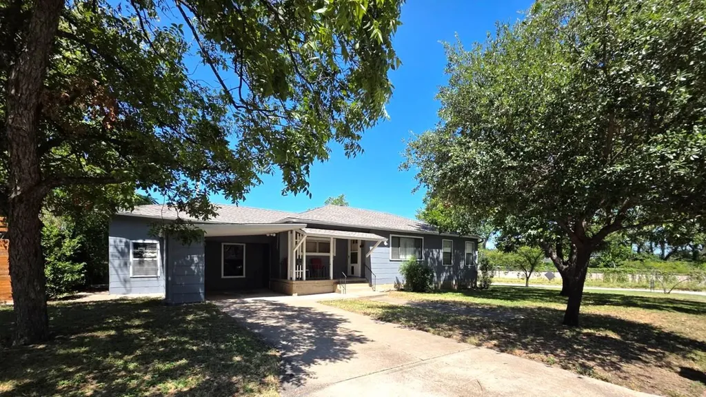 1028 Ellingson Lane Austin TX 78751