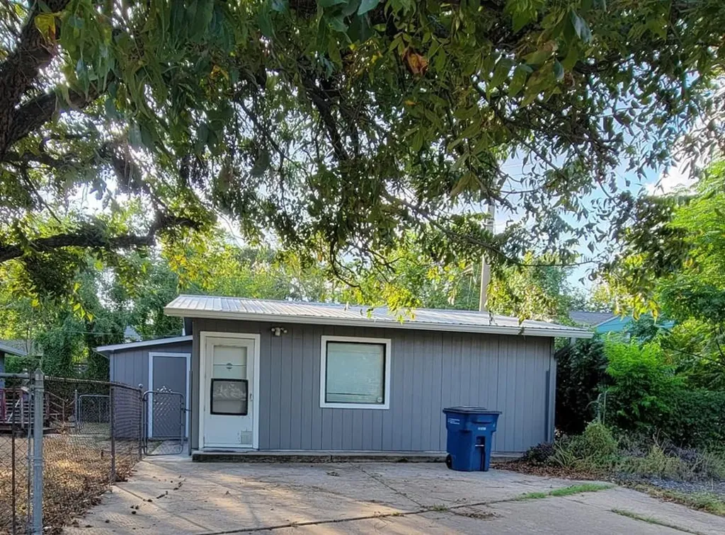 1028 Ellingson Lane Austin TX 78751