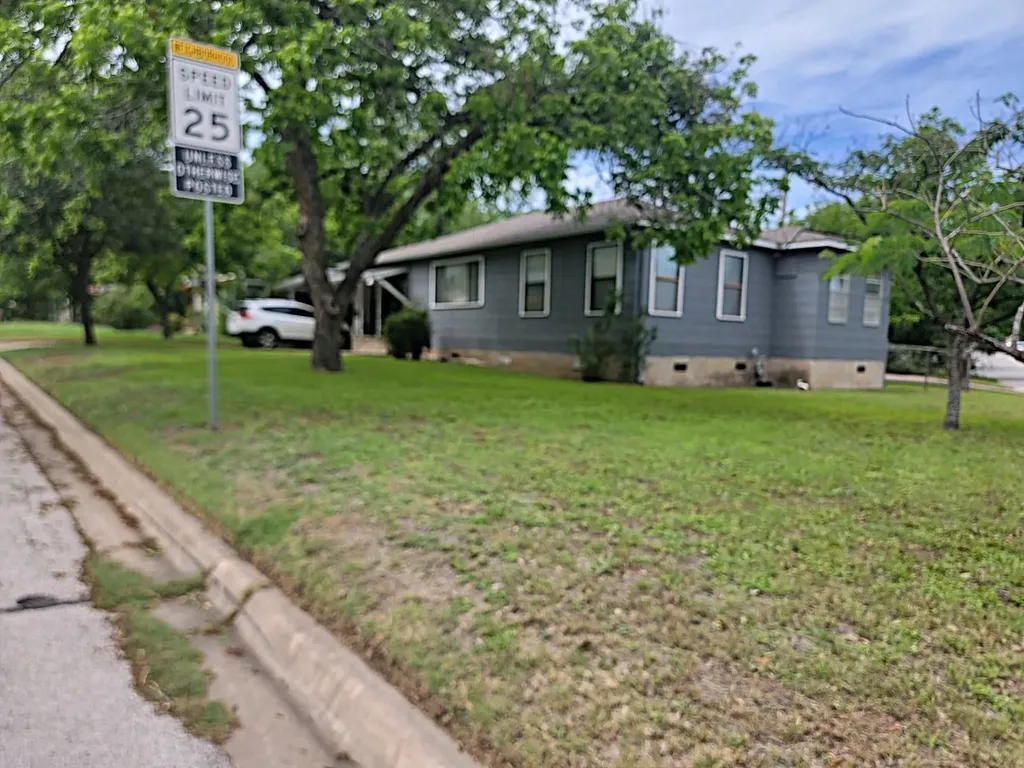 1028 Ellingson Lane Austin TX 78751