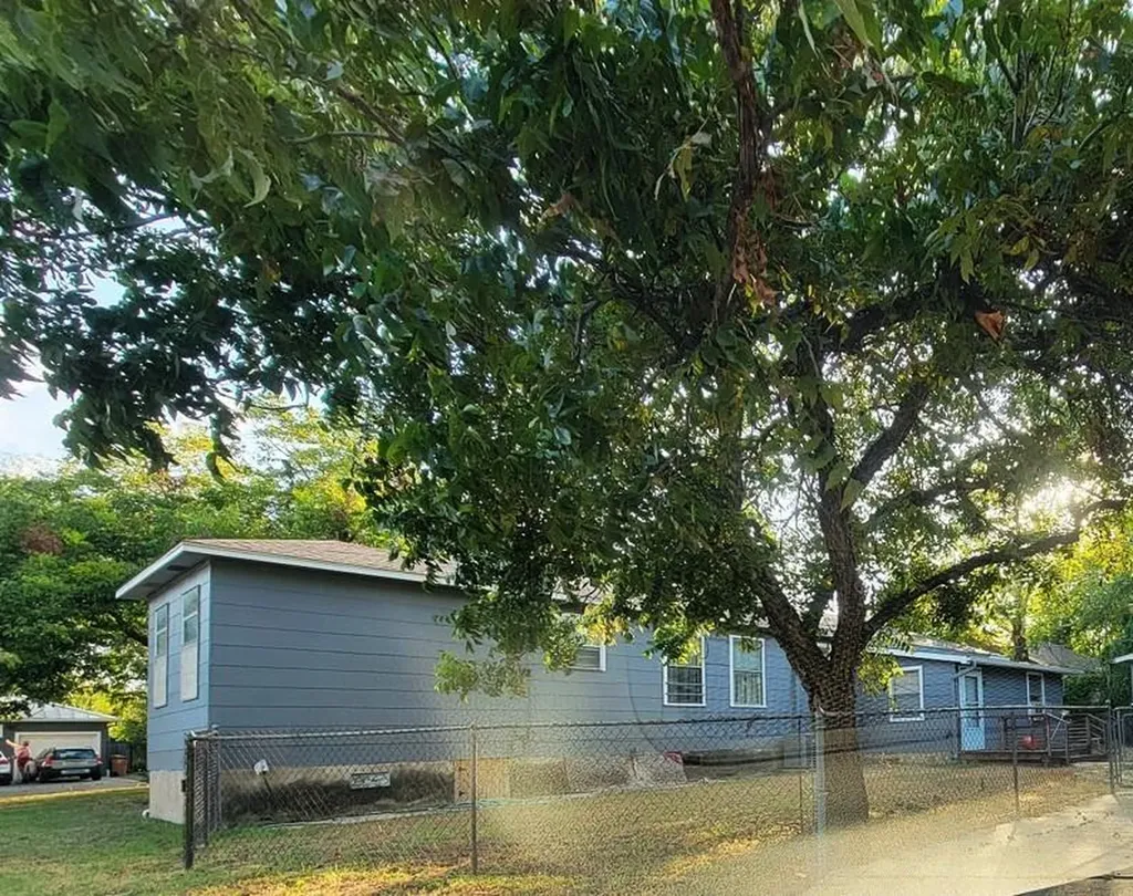 1028 Ellingson Lane Austin TX 78751