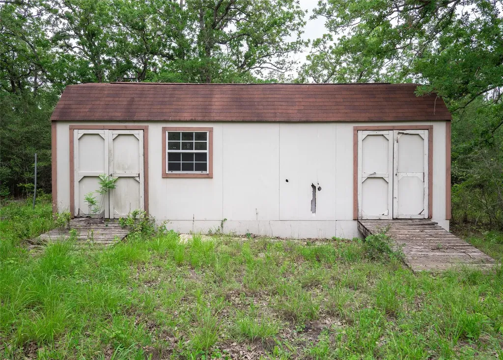 222 Indiana Road Lockhart TX 78644