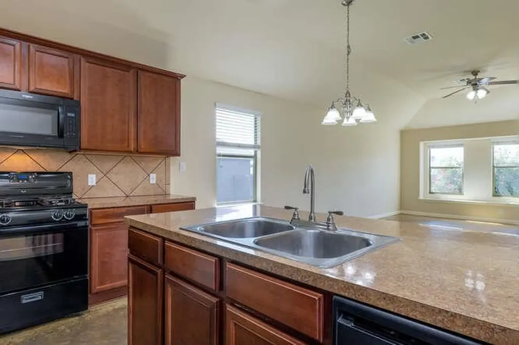 4504 Halliday Avenue Austin TX 78725