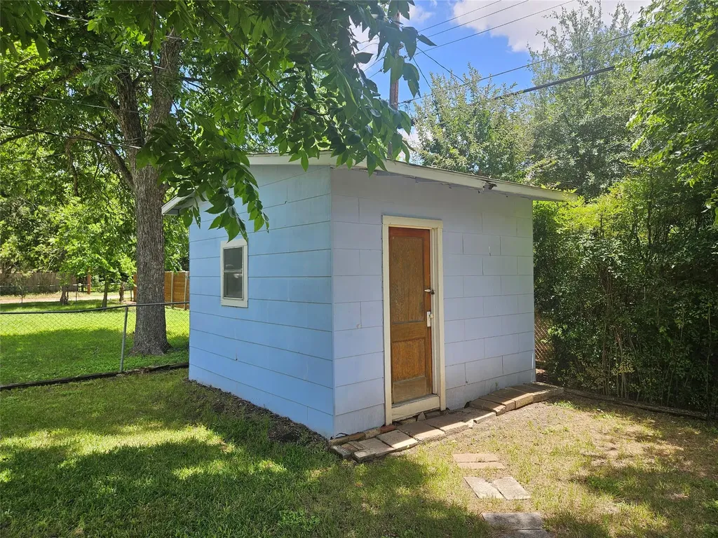 1003 Gilmore Street Taylor TX 76574