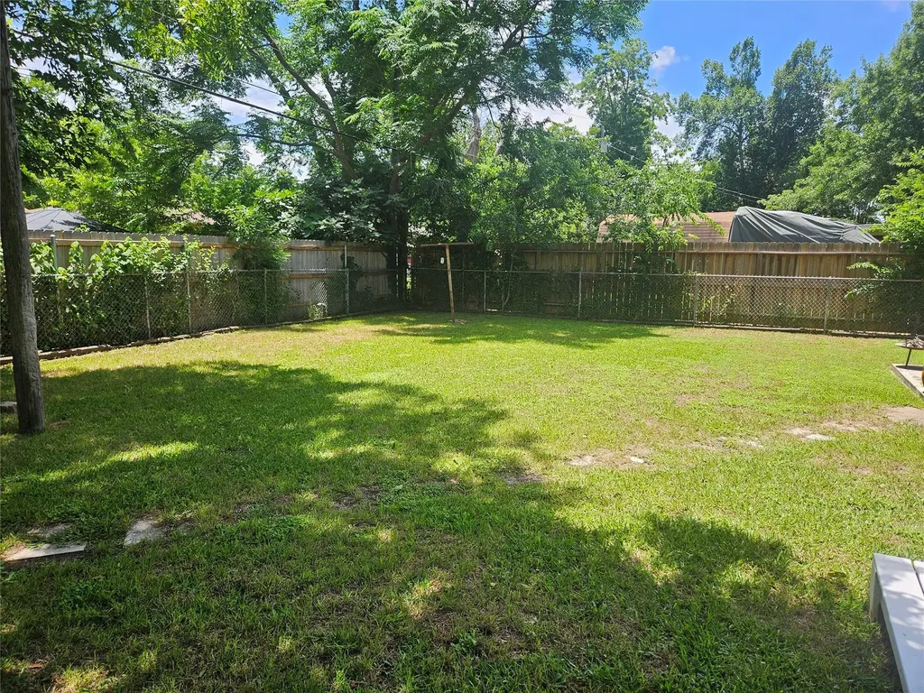 1003 Gilmore Street Taylor TX 76574