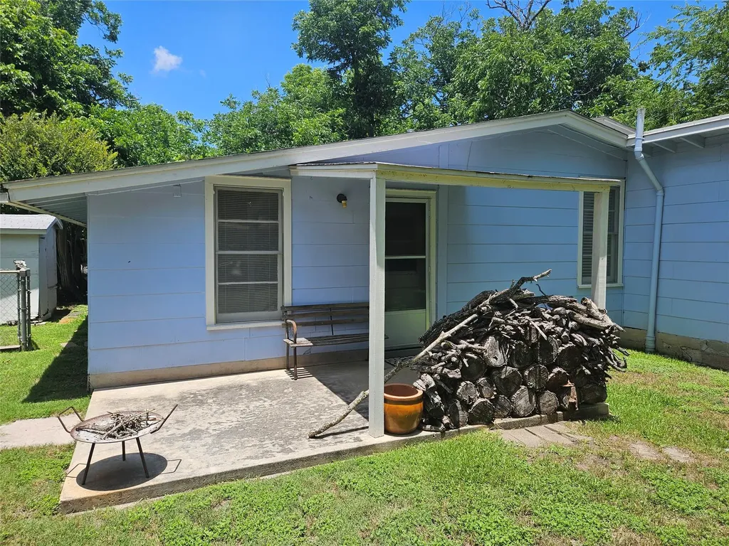 1003 Gilmore Street Taylor TX 76574