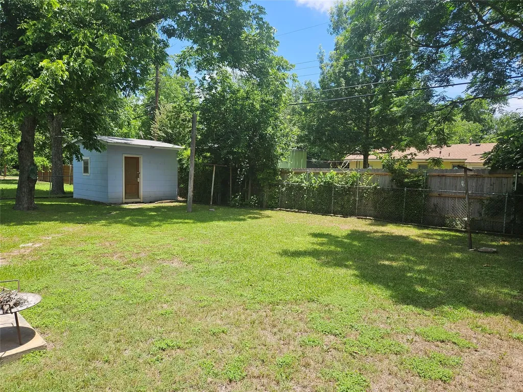 1003 Gilmore Street Taylor TX 76574