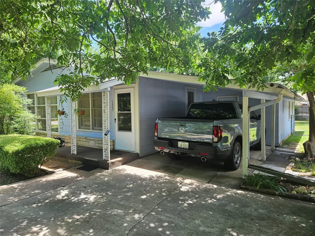 1003 Gilmore Street Taylor TX 76574