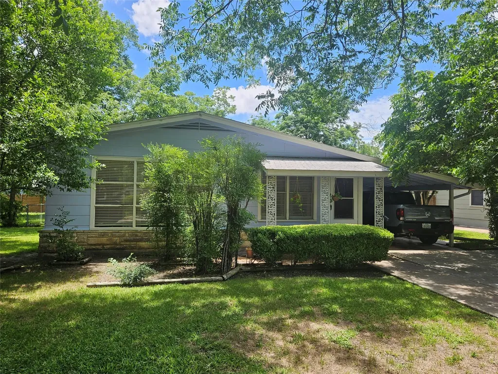 1003 Gilmore Street Taylor TX 76574