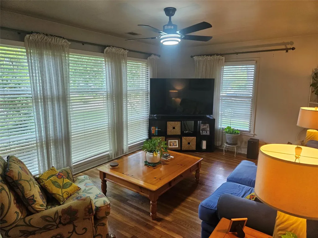 1003 Gilmore Street Taylor TX 76574
