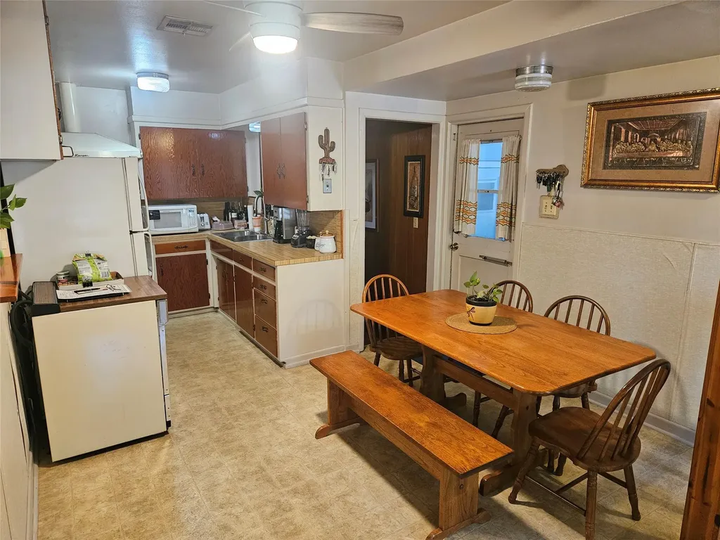 1003 Gilmore Street Taylor TX 76574