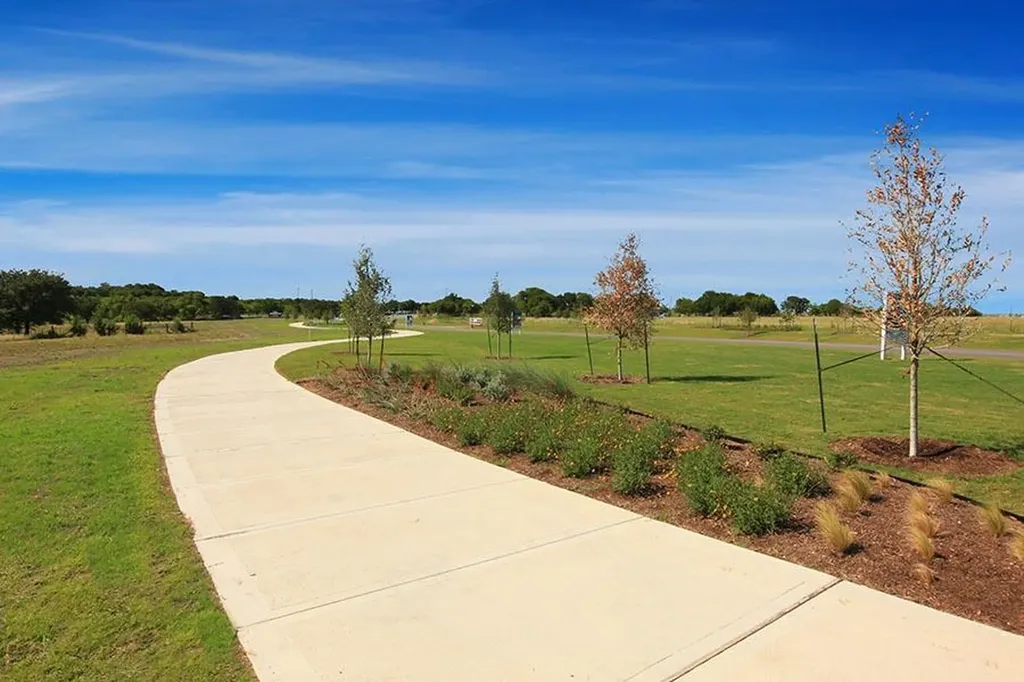 327 Backstays Loop Kyle TX 78640