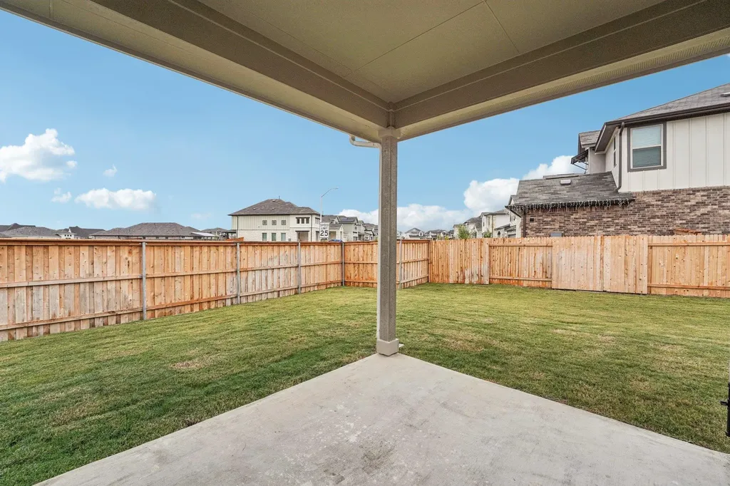 327 Backstays Loop Kyle TX 78640