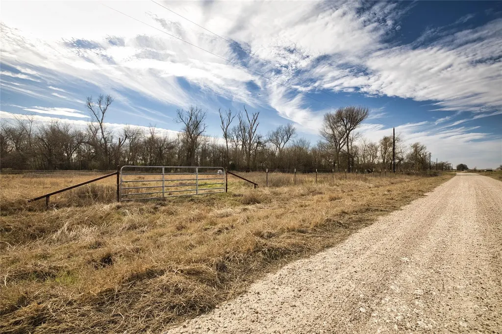 350 County Road 319 Rosebud TX 76570