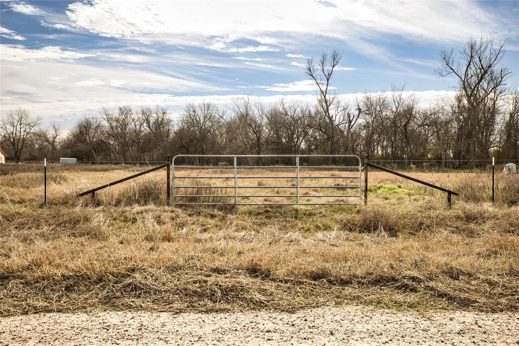 350 County Road 319 Rosebud TX 76570