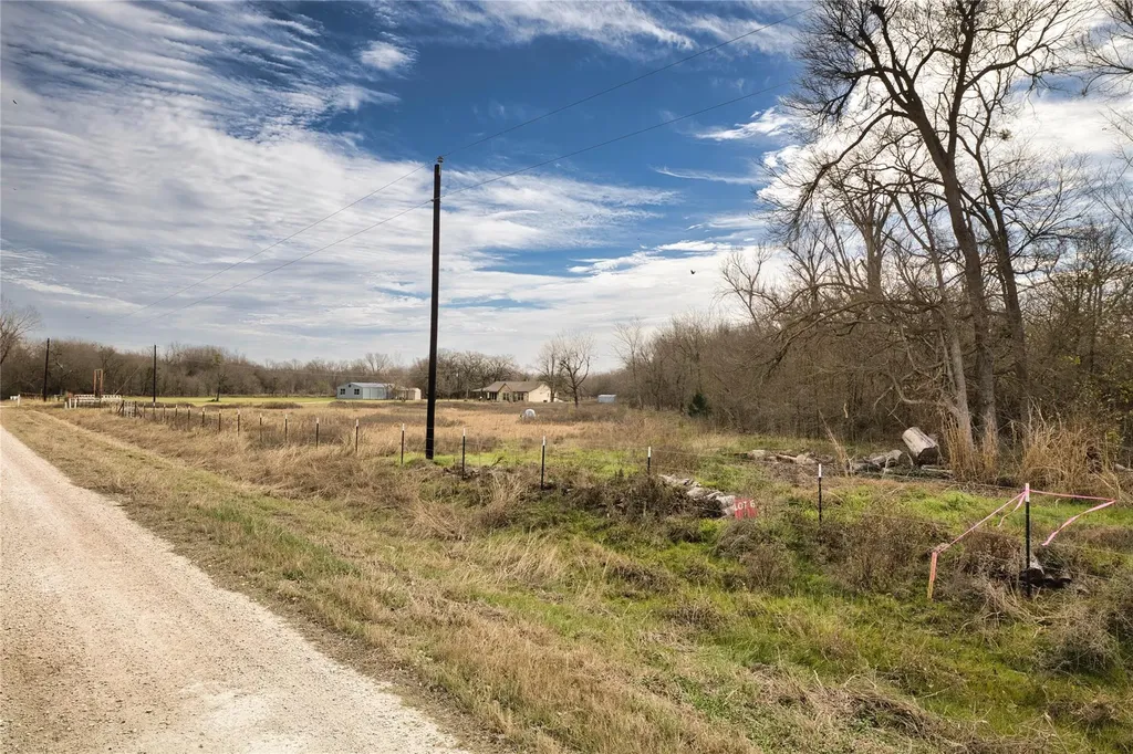 350 County Road 319 Rosebud TX 76570