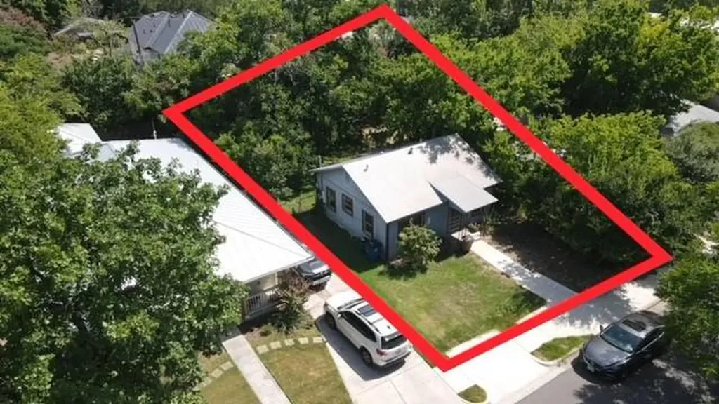 3009 E 18th 1/2 Street Austin TX 78702