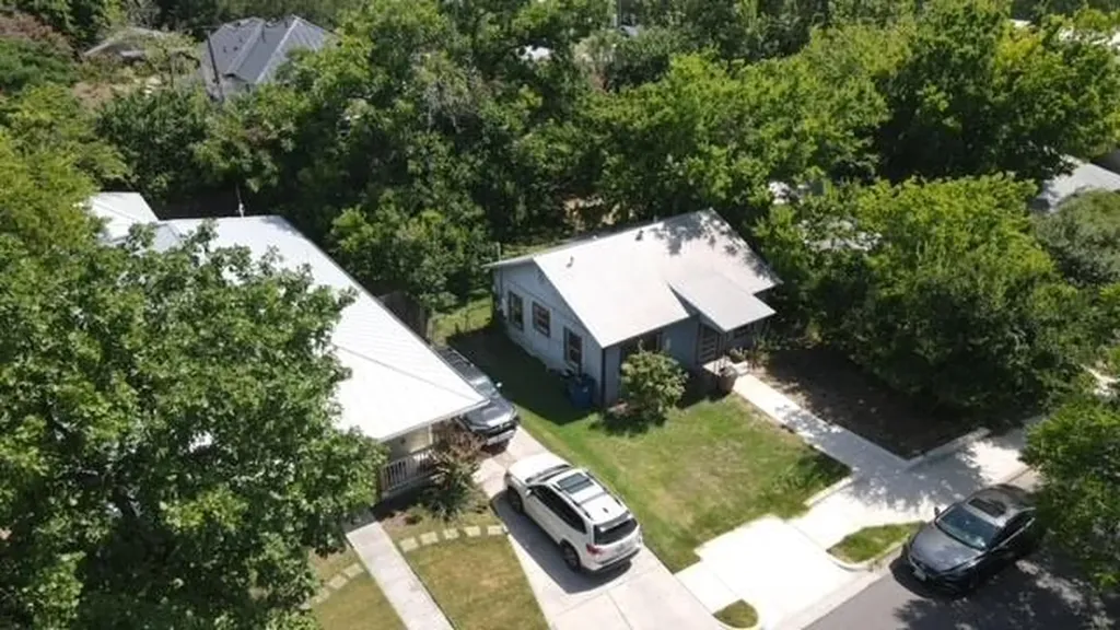 3009 E 18th 1/2 Street Austin TX 78702