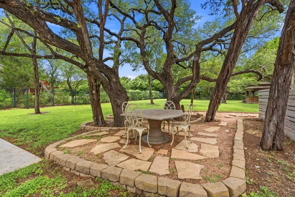 104 Quarry Lake Estate Liberty Hill TX 78642