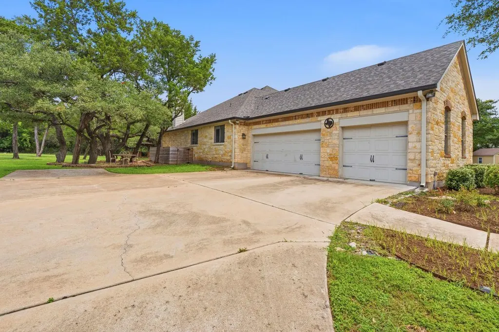 104 Quarry Lake Estate Liberty Hill TX 78642