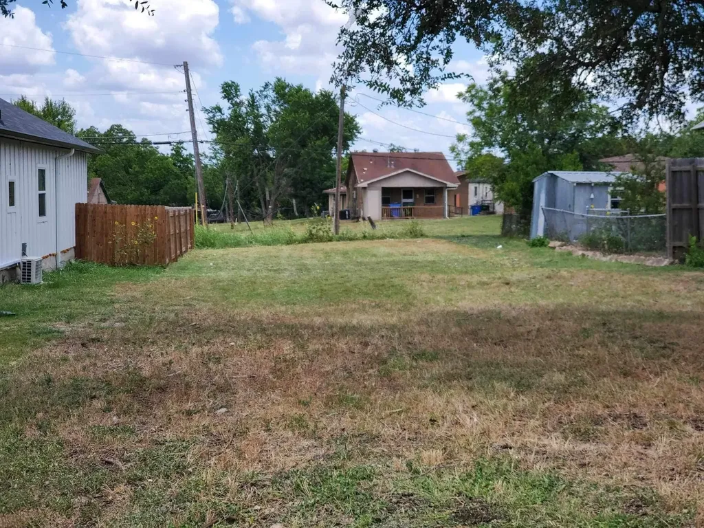 708 Washburn Street Taylor TX 76574