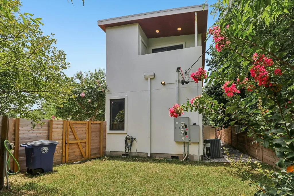 1406 Camelot Circle Austin TX 78745