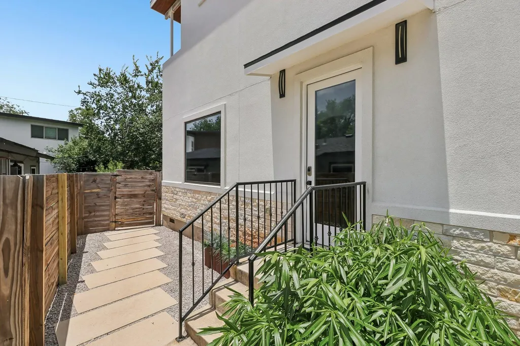 1406 Camelot Circle Austin TX 78745