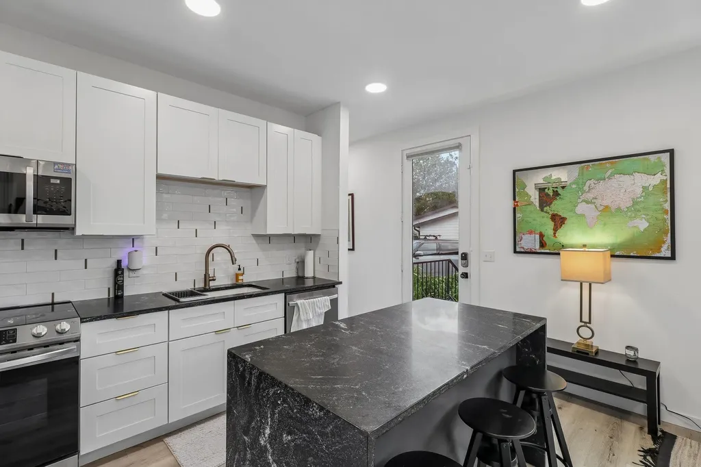 1406 Camelot Circle Austin TX 78745