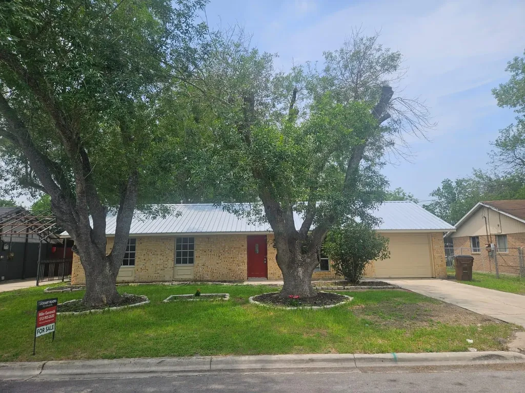 1401 Trinity Street Lockhart TX 78644