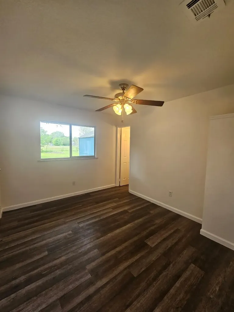 1401 Trinity Street Lockhart TX 78644