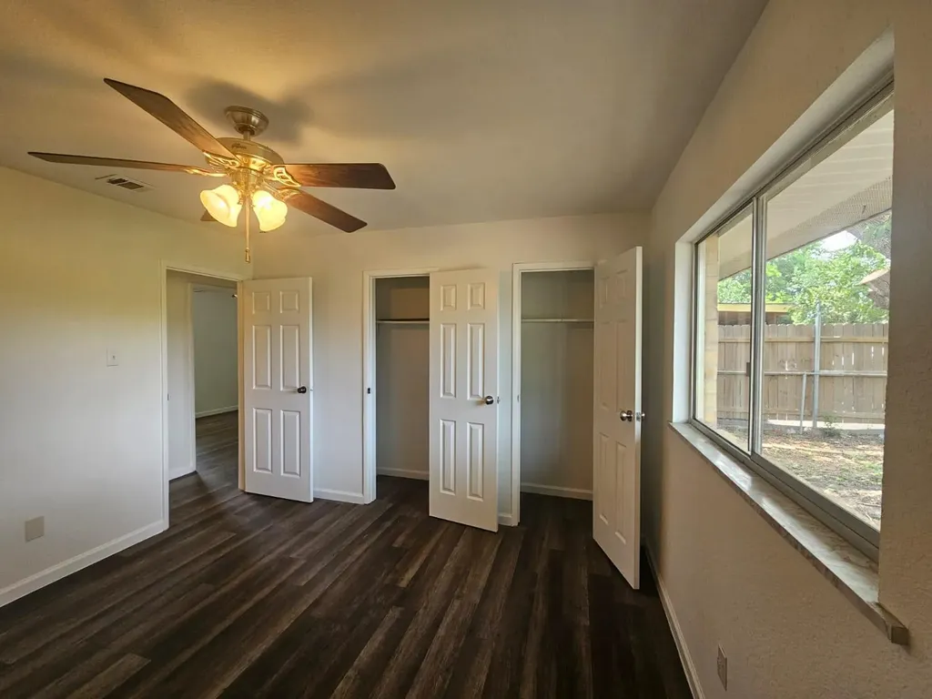1401 Trinity Street Lockhart TX 78644