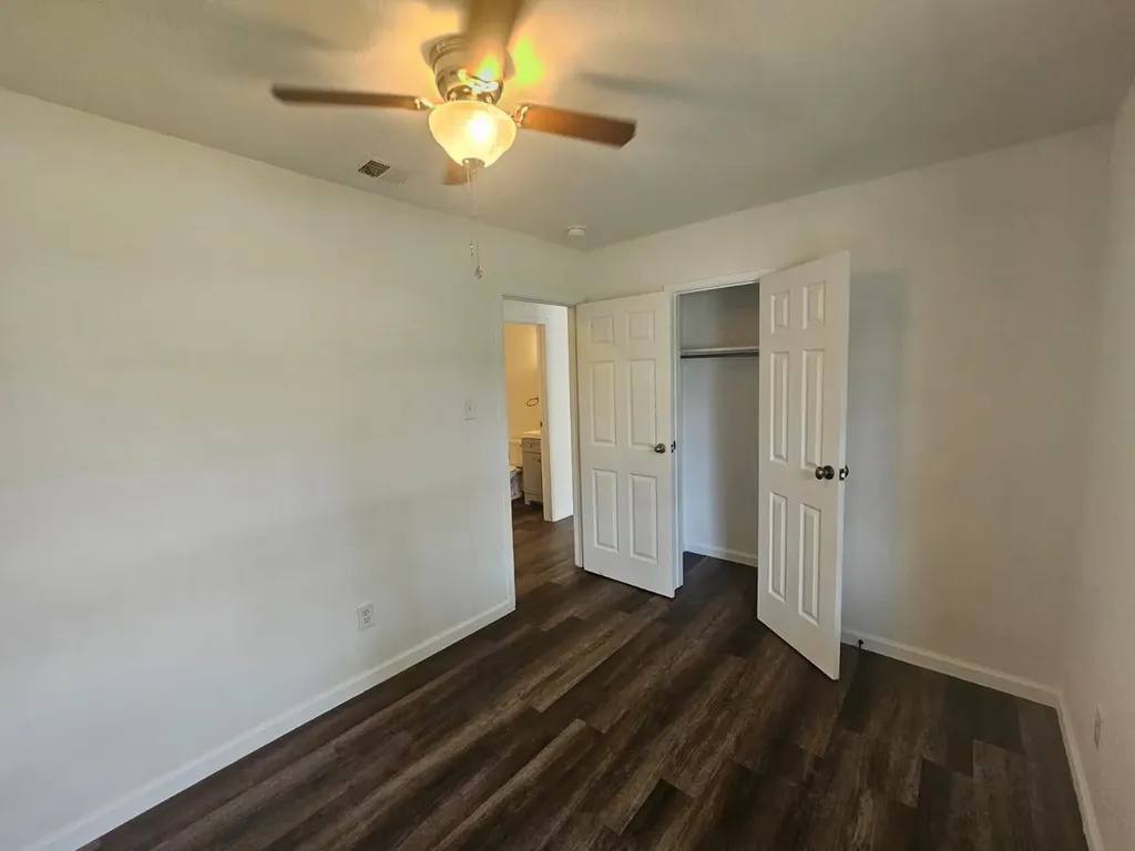 1401 Trinity Street Lockhart TX 78644