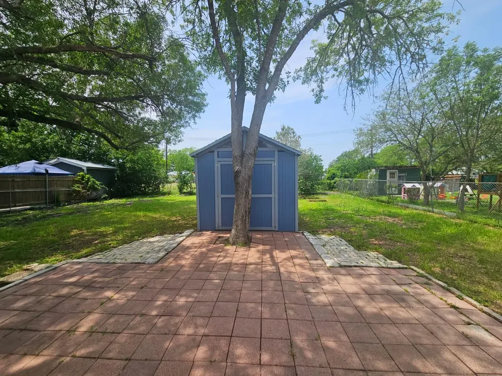 1401 Trinity Street Lockhart TX 78644
