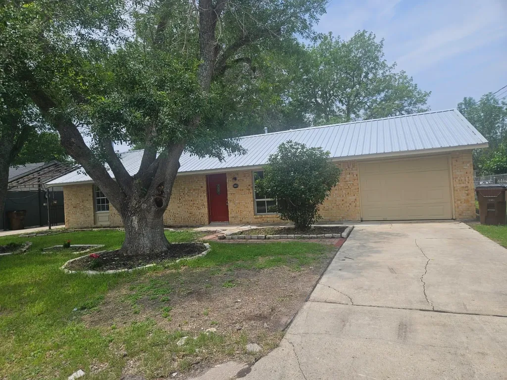 1401 Trinity Street Lockhart TX 78644