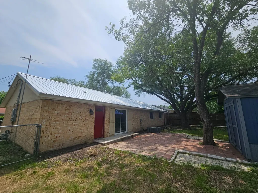 1401 Trinity Street Lockhart TX 78644