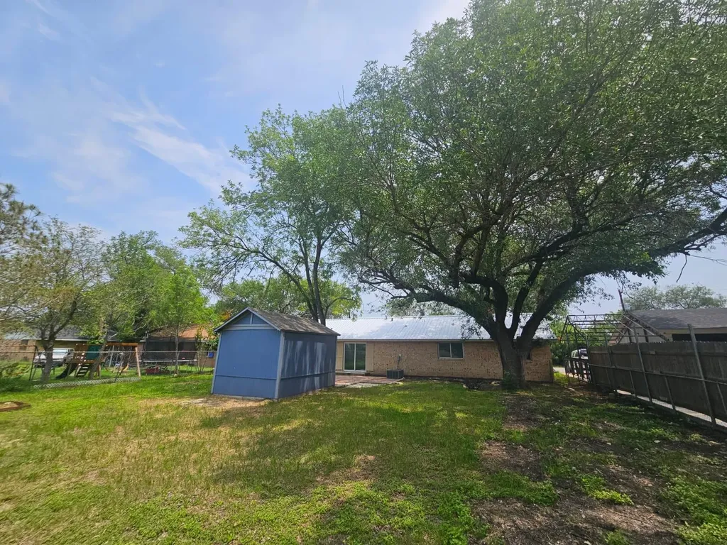 1401 Trinity Street Lockhart TX 78644