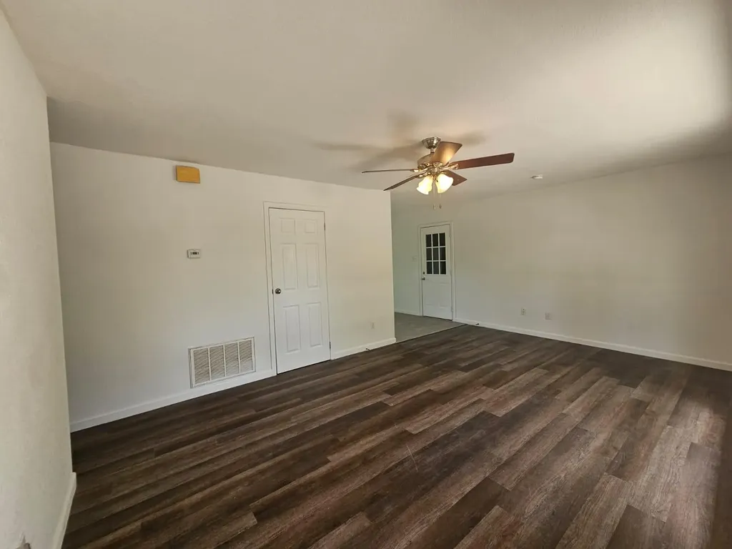 1401 Trinity Street Lockhart TX 78644