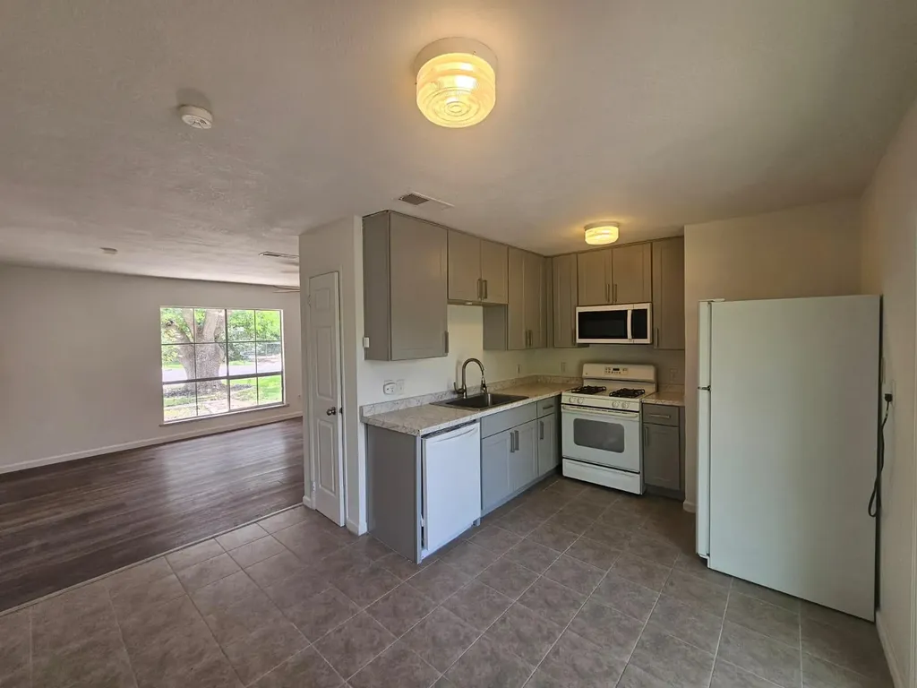 1401 Trinity Street Lockhart TX 78644