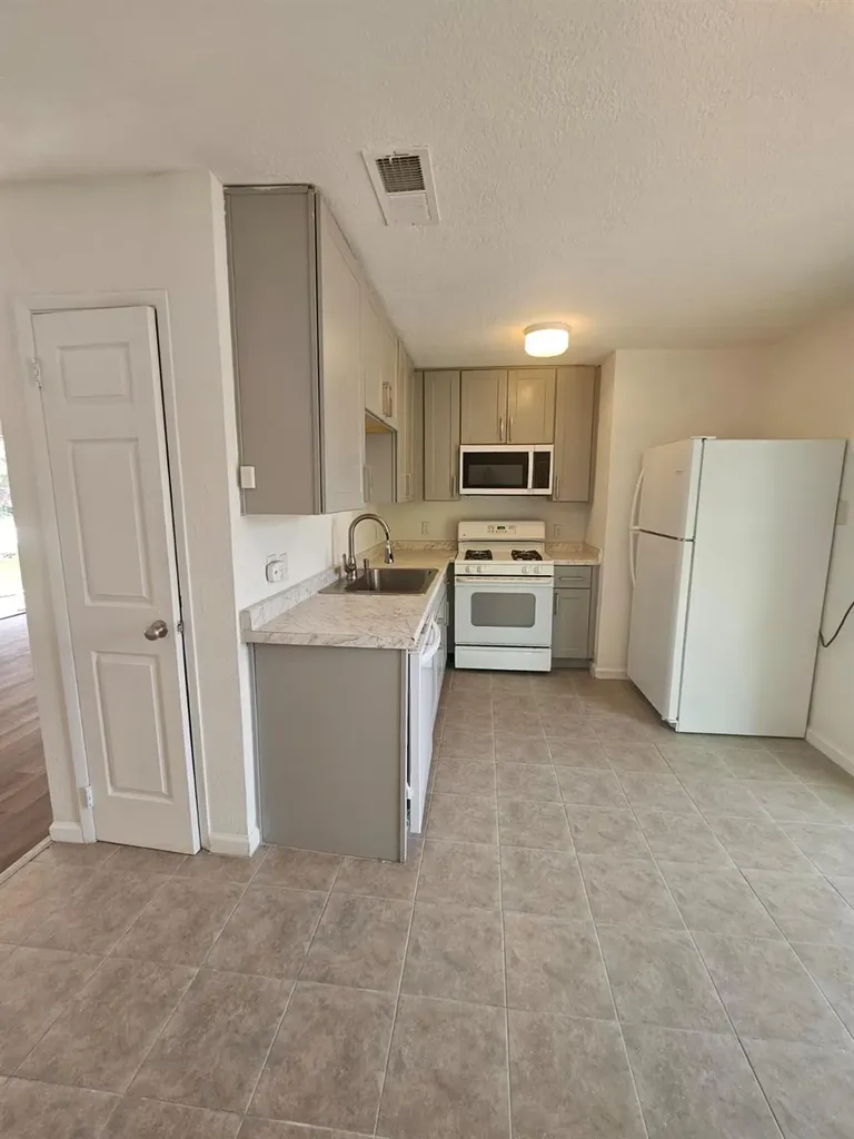 1401 Trinity Street Lockhart TX 78644