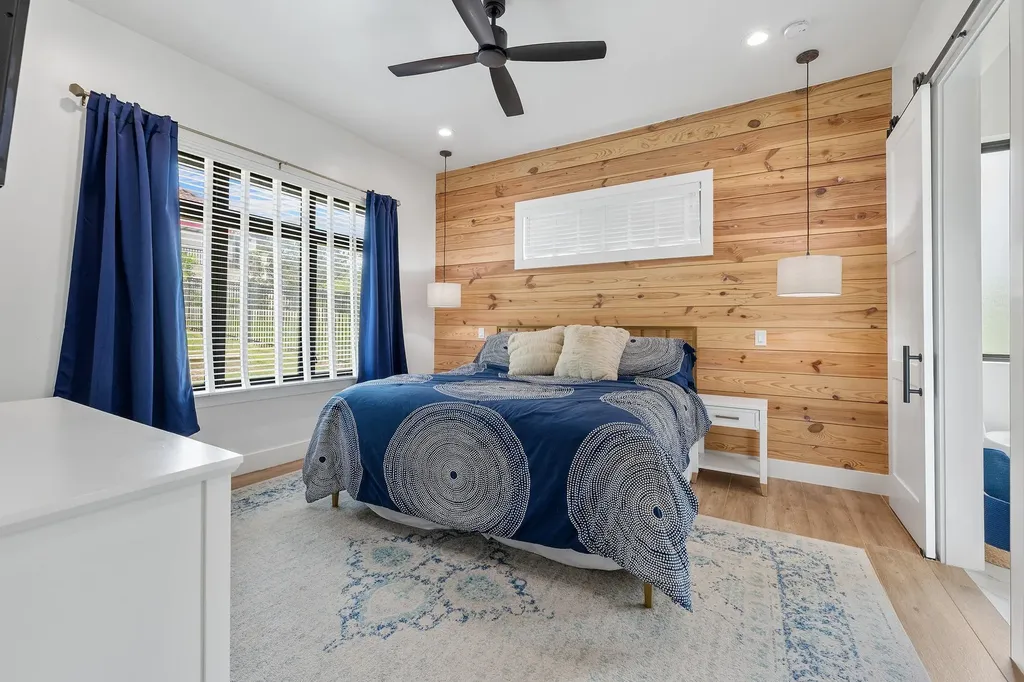 111 Florentine Horseshoe Bay TX 78657