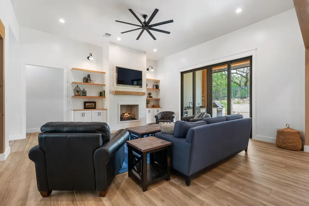 111 Florentine Horseshoe Bay TX 78657