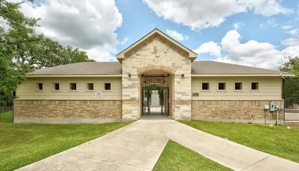 5704 Levenwood Lane Austin TX 78724