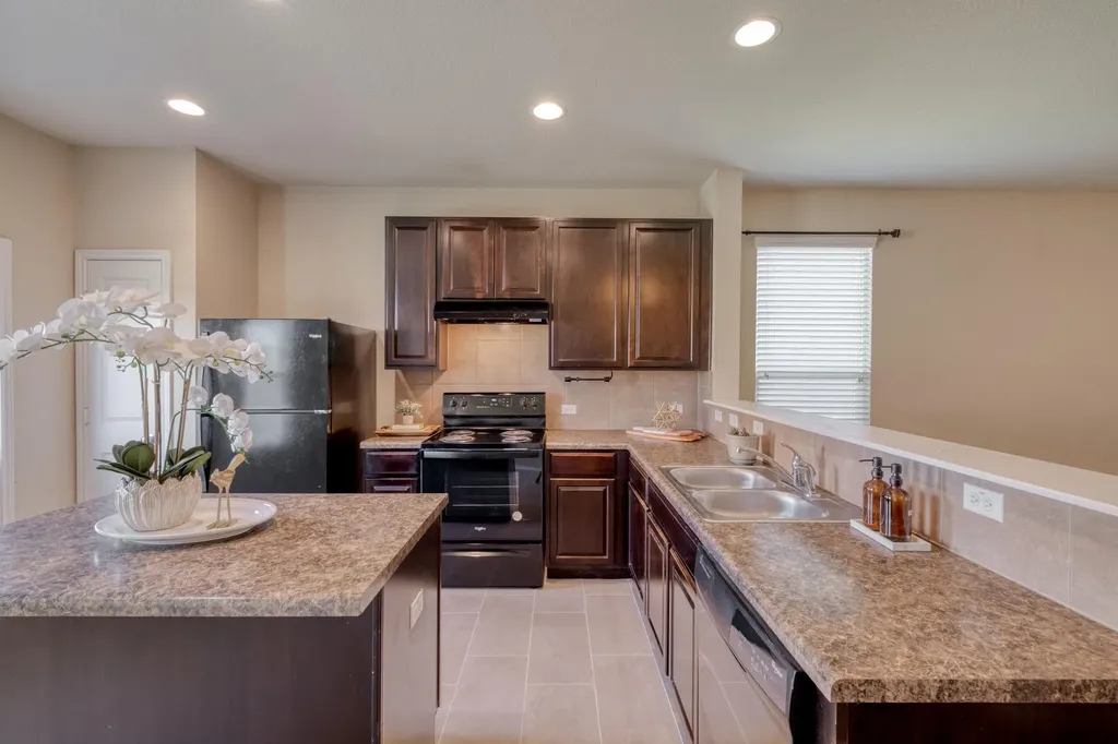 5704 Levenwood Lane Austin TX 78724