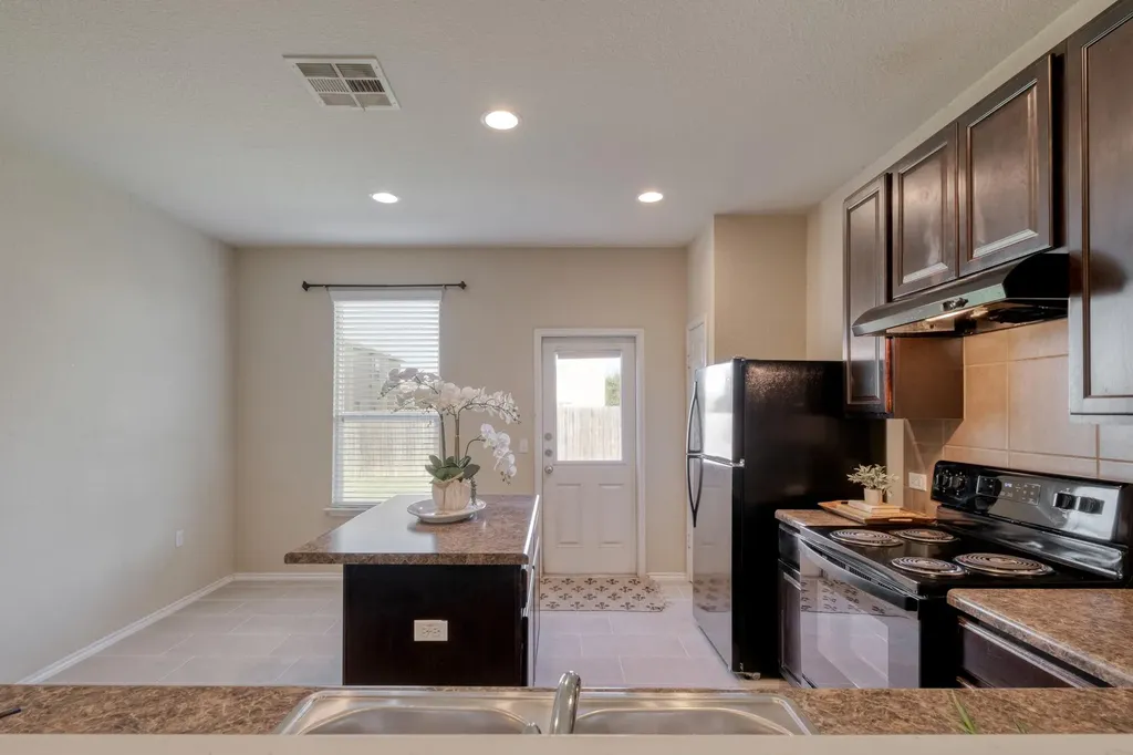 5704 Levenwood Lane Austin TX 78724